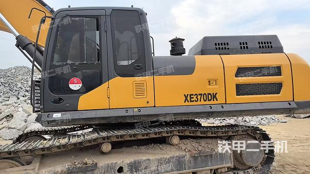 驾驶室顶部（整机外观）