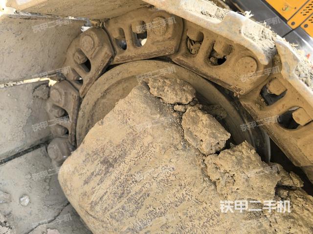 左驅(qū)動輪（行走機構(gòu)）