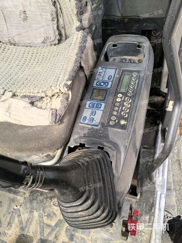 座椅左側(cè)控制臺/音響/含左手柄（駕駛室部分）