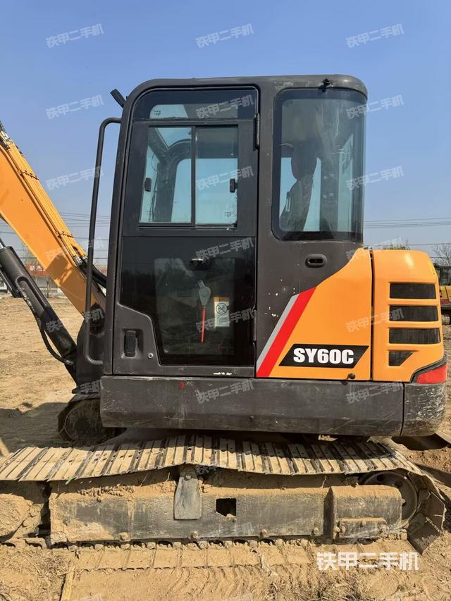 駕駛室整體（整機外觀）