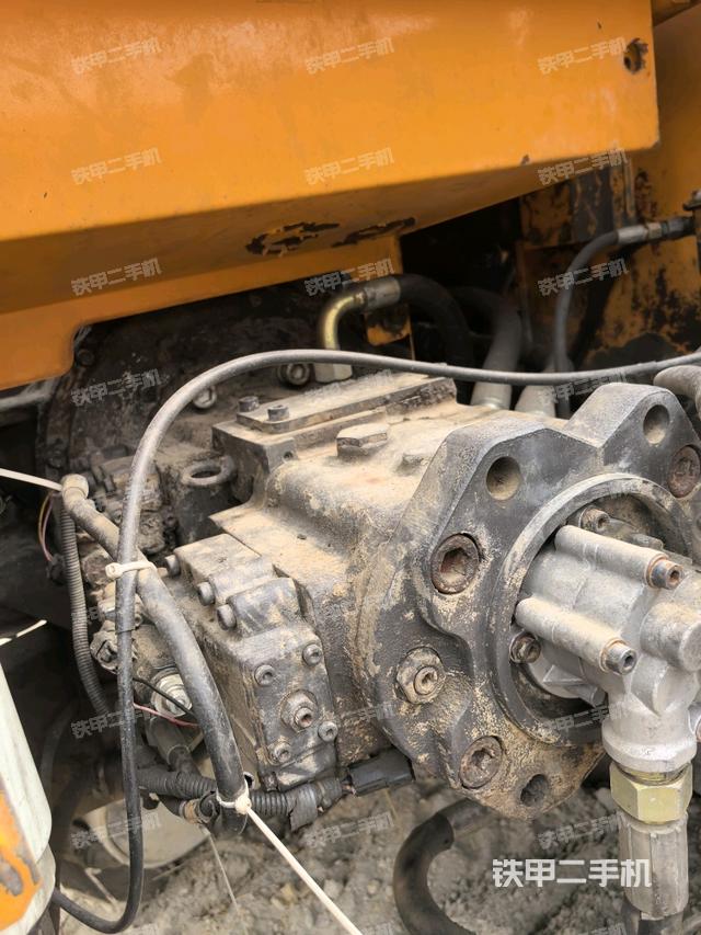 液壓泵斜45?左（大件艙室）