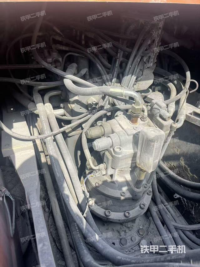 回轉馬達和主控閥（整機外觀）