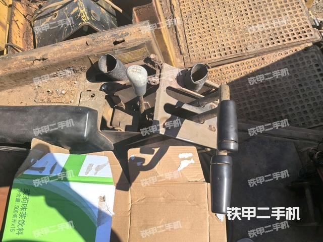 操作手柄左(推土機(jī)駕駛室) 操作手柄左(推土機(jī)駕駛室)