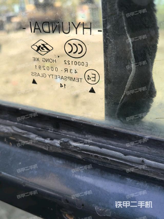 后窗玻璃角標（駕駛室部分）