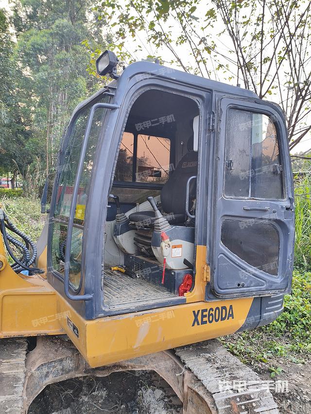 驾驶室整体（整机外观）