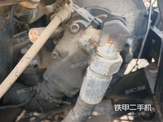 回轉(zhuǎn)馬達(dá)和主控閥（整機(jī)外觀）