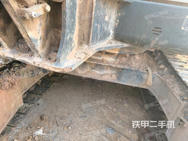 轉(zhuǎn)盤和下車架正前（工作和回轉(zhuǎn)裝置）