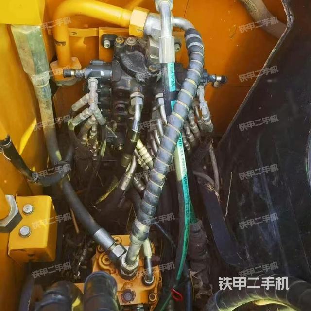 回轉(zhuǎn)馬達(dá)和主控閥(整機(jī)外觀) 回轉(zhuǎn)馬達(dá)和主控閥(整機(jī)外觀)