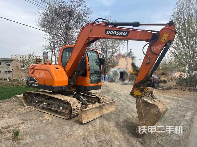 駕駛室頂部(整機外觀) 駕駛室頂部(整機外觀)