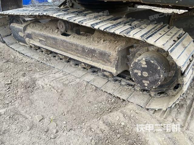 單側(cè)履帶整體(整機外觀) 單側(cè)履帶整體(整機外觀)