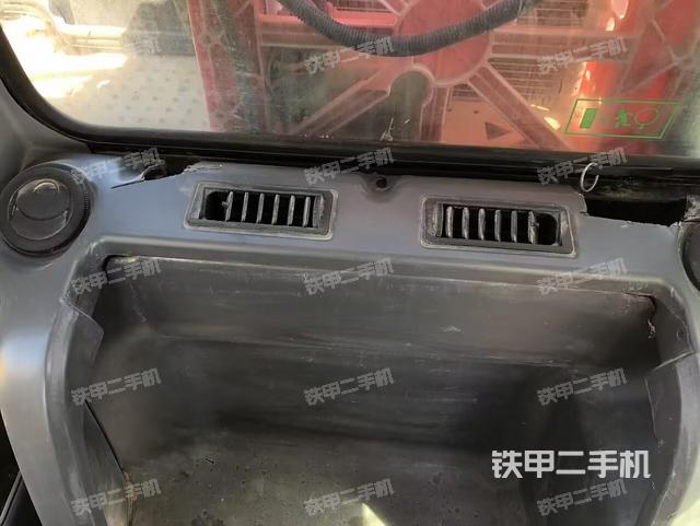 駕駛室頂部(整機外觀) 駕駛室頂部(整機外觀)