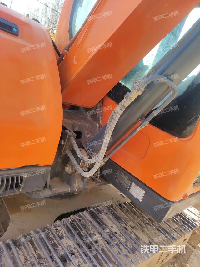 大臂根部?斜（工作和回轉(zhuǎn)裝置）