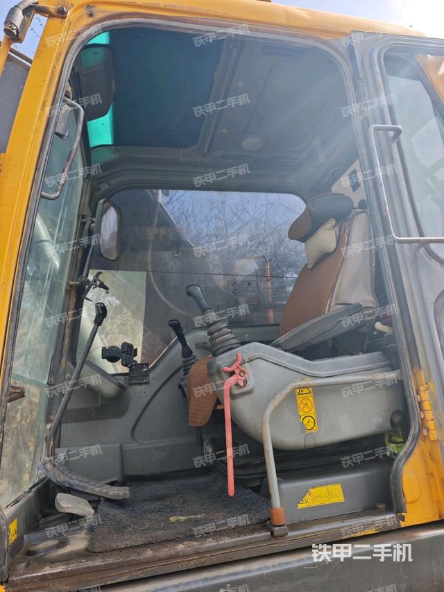 駕駛室整體（整機外觀）