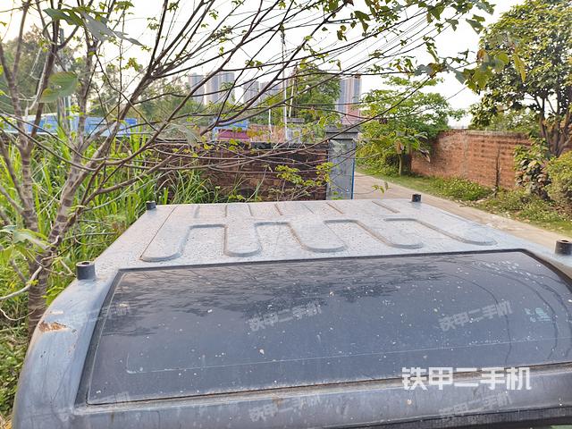 驾驶室顶部（整机外观）