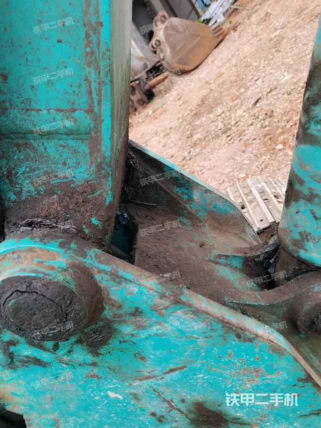 大臂根部?斜（工作和回轉(zhuǎn)裝置）