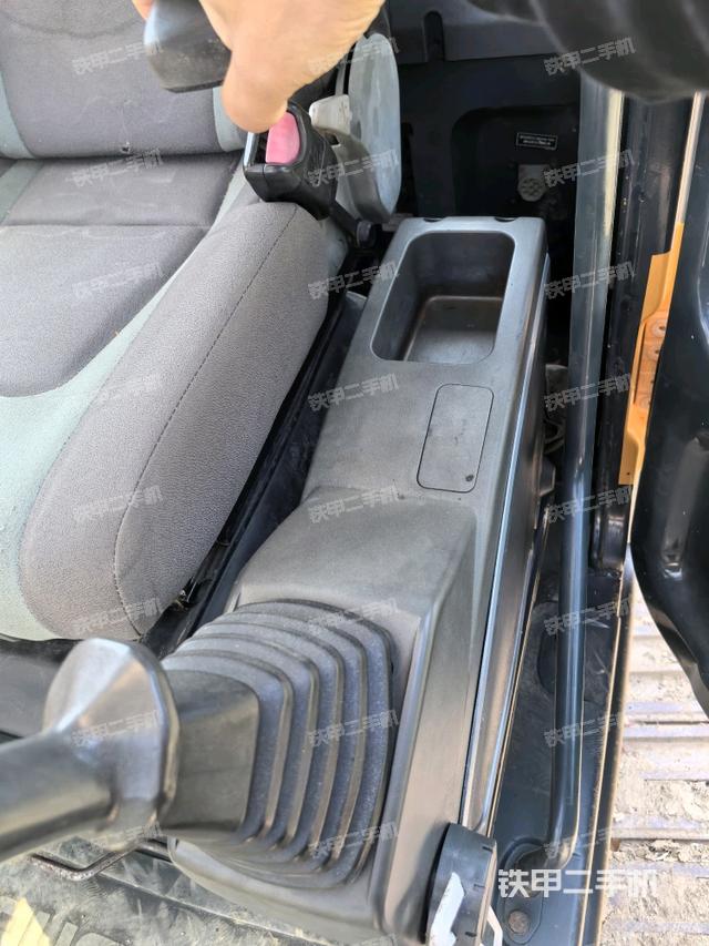 座椅左側(cè)控制臺/音響/含左手柄（駕駛室部分）