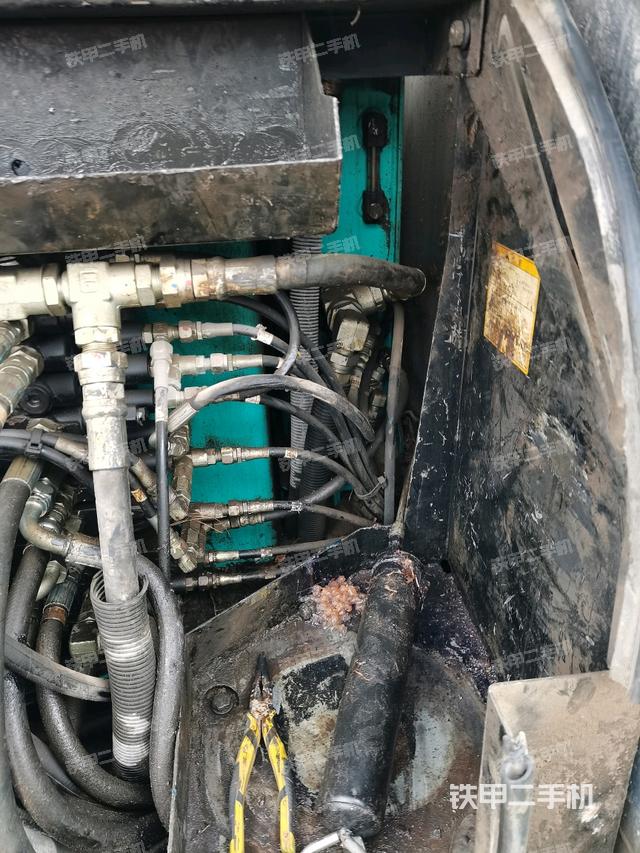 回轉(zhuǎn)馬達(dá)（上車部件）