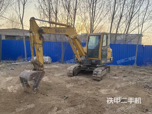 駕駛室整體(整機外觀) 駕駛室整體(整機外觀)