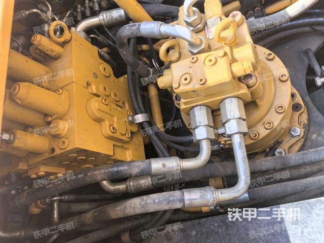 回轉(zhuǎn)馬達和主控閥(整機外觀) 回轉(zhuǎn)馬達和主控閥(整機外觀)