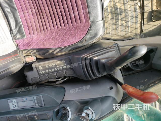 座椅右側控制臺/鑰匙門/油門/含右手柄（駕駛室部分）