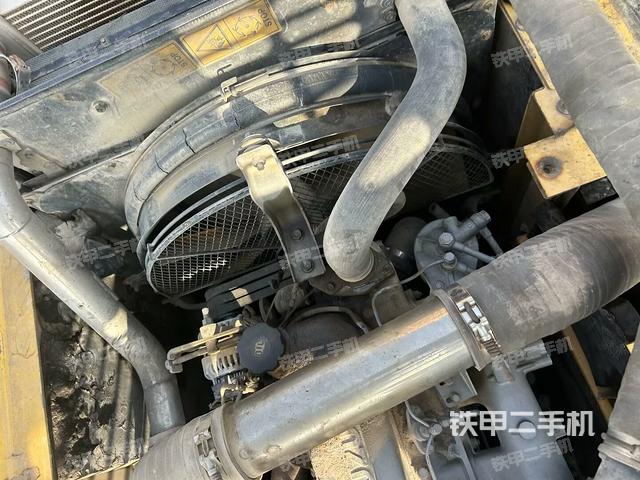 發(fā)動(dòng)機(jī)室（上車(chē)部件）