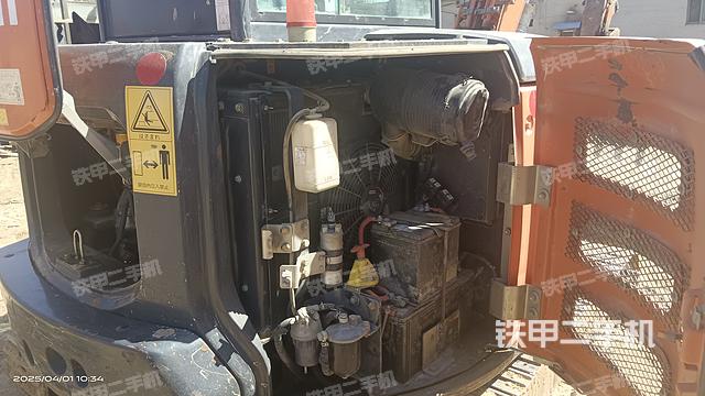 液压泵舱室正面整体（整机外观）