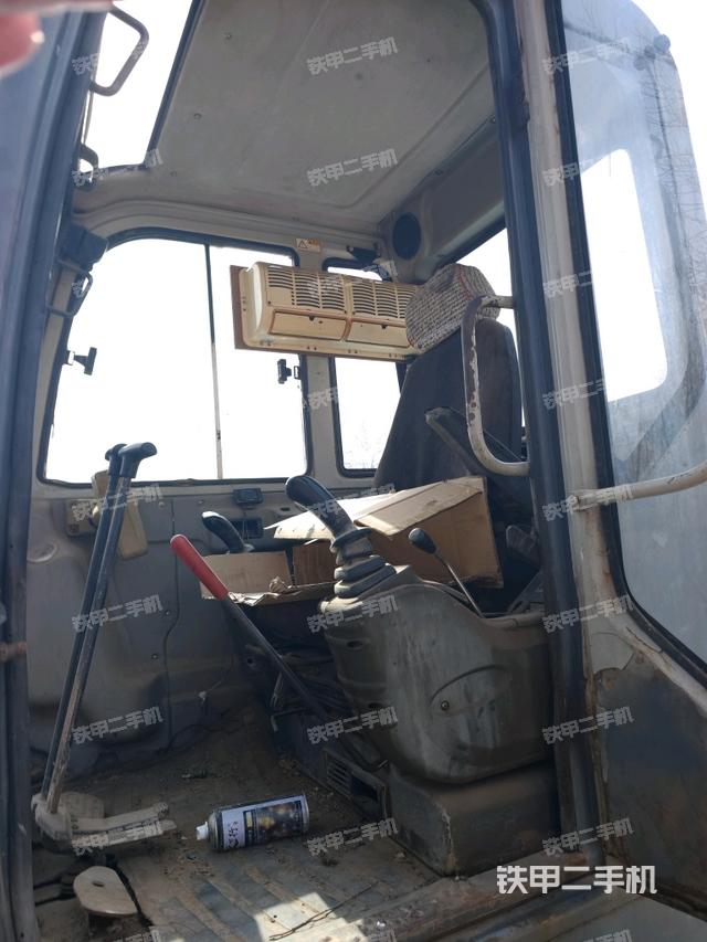 駕駛室整體（整機(jī)外觀）