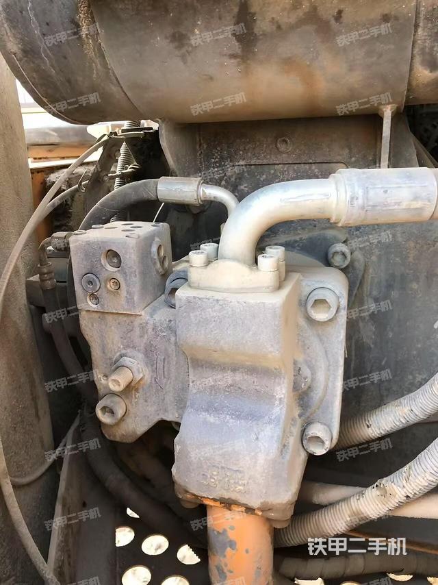 液壓泵艙室正面整體(整機(jī)外觀) 液壓泵艙室正面整體(整機(jī)外觀)