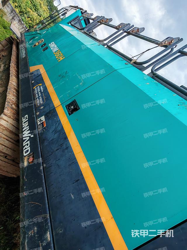 整機(jī)右側(cè)(設(shè)備外觀及核心部件) 整機(jī)右側(cè)(設(shè)備外觀及核心部件)