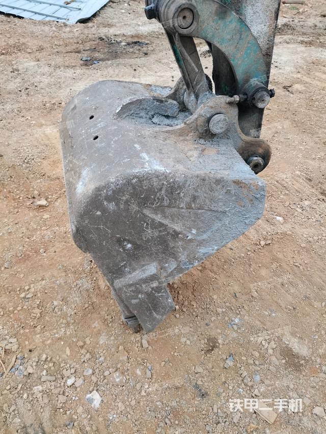 鏟斗右后整體（工作和回轉(zhuǎn)裝置）