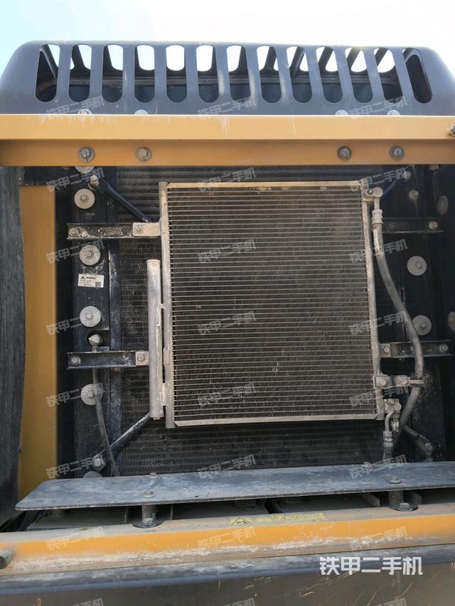 散熱器正面（大件艙室）