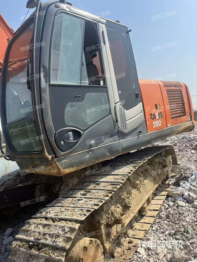 駕駛室整體（整機外觀）