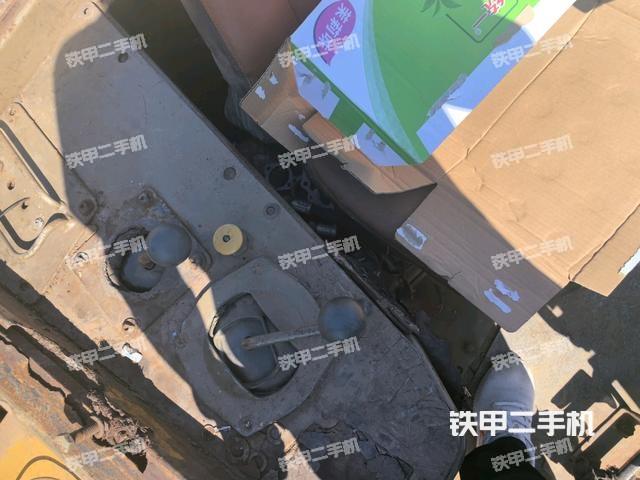 操作手柄右(推土機(jī)駕駛室) 操作手柄右(推土機(jī)駕駛室)