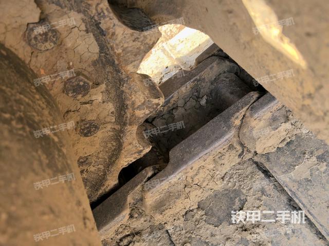 右驅(qū)動輪（行走機(jī)構(gòu)）