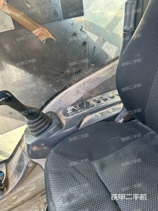 座椅左側(cè)控制臺(tái)/音響/含左手柄（駕駛室部分）