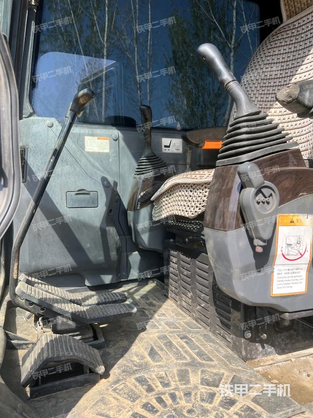 駕駛室頂部（整機(jī)外觀）