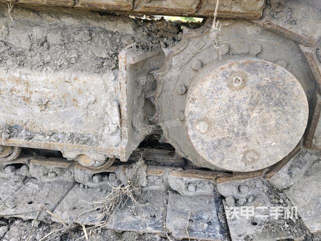 右驅(qū)動(dòng)輪（行走機(jī)構(gòu)）