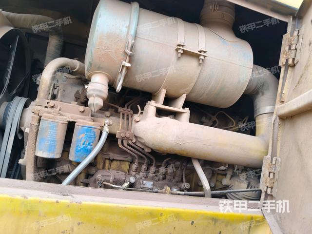 發(fā)動機(jī)左側(cè)（整機(jī)外觀及大件）