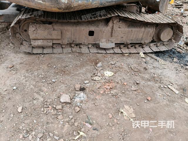 單側(cè)履帶整體(整機(jī)外觀) 單側(cè)履帶整體(整機(jī)外觀)