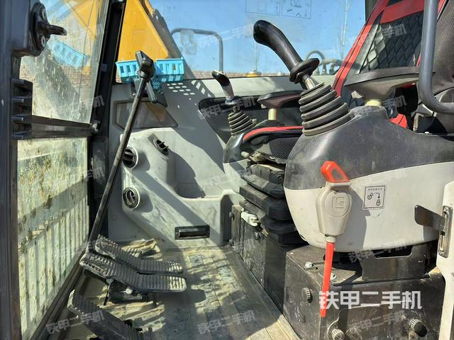 駕駛室整體（整機(jī)外觀）