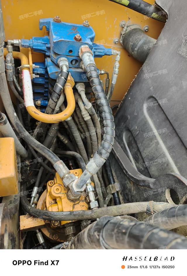 回轉(zhuǎn)馬達和主控閥（整機外觀）