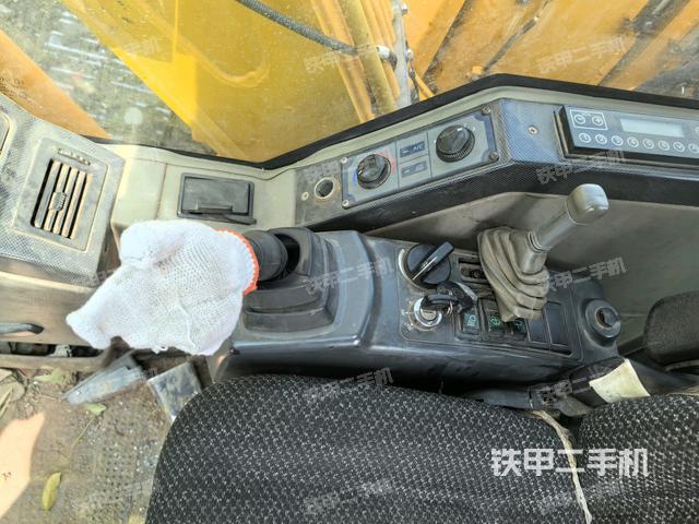 座椅右側(cè)控制臺(tái)/鑰匙門/油門/含右手柄（駕駛室部分）