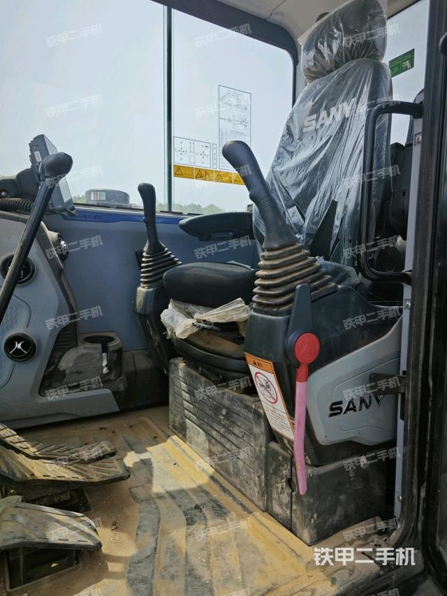 駕駛室整體（整機外觀）