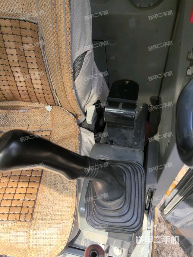 座椅左側(cè)控制臺(tái)/音響/含左手柄（駕駛室部分）