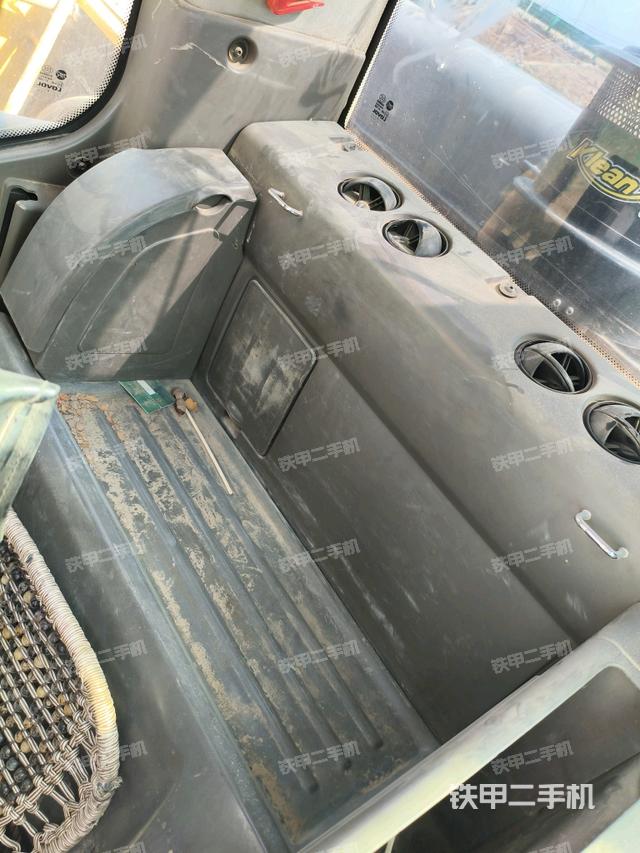 座椅后部(駕駛室部分) 座椅后部(駕駛室部分)