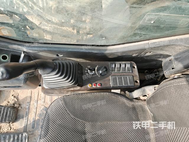 座椅右側控制臺/鑰匙門/油門/含右手柄（駕駛室部分）