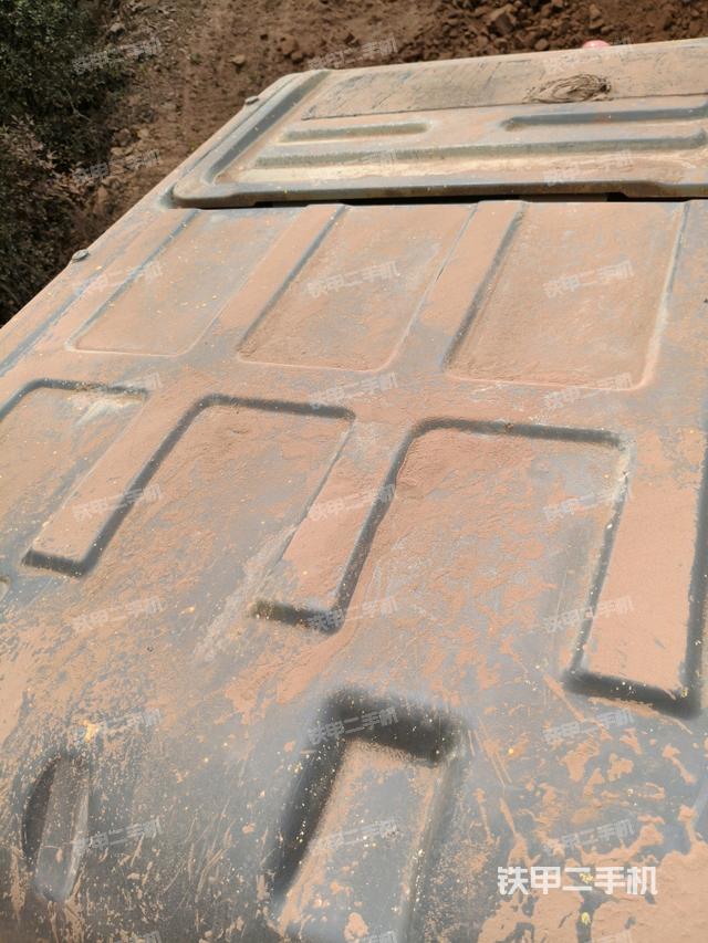 駕駛室頂部（整機外觀）