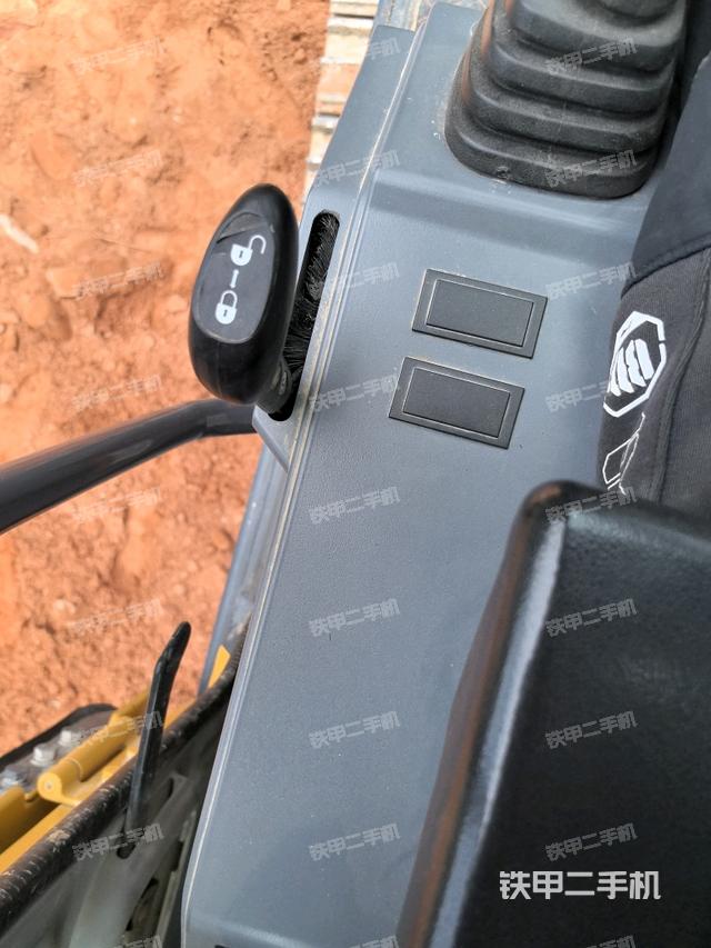 座椅左側控制臺/音響/含左手柄（駕駛室部分）