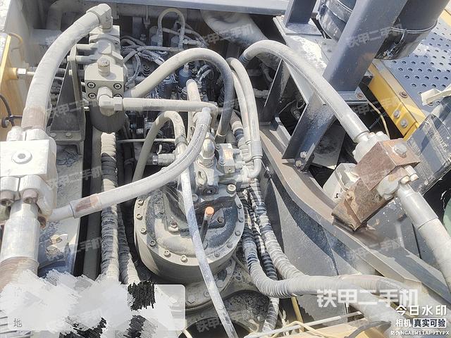 回轉(zhuǎn)馬達(dá)和主控閥（整機(jī)外觀）