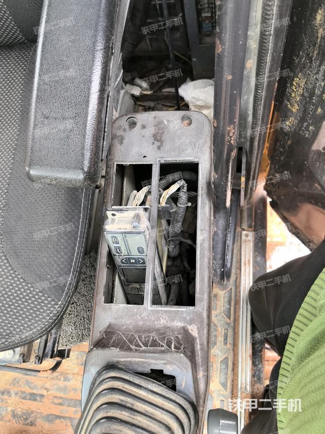 座椅左側(cè)控制臺(tái)/音響/含左手柄（駕駛室部分）